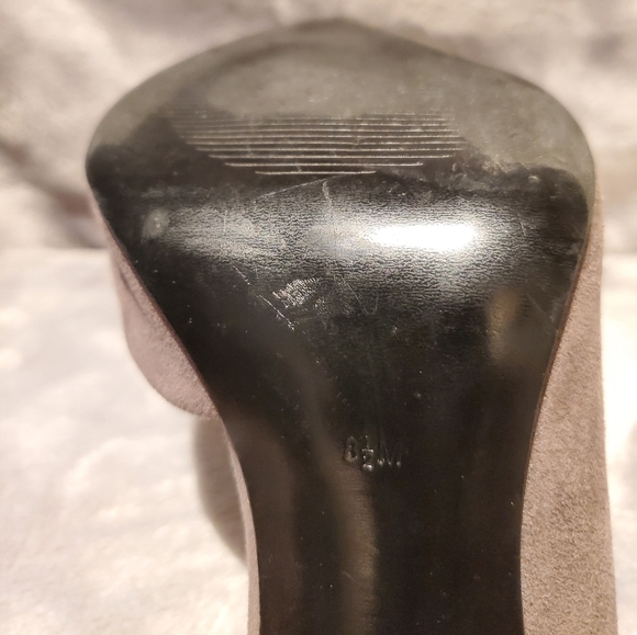 Grey Guess Suade Pumps 📦 - Picture 6 of 6